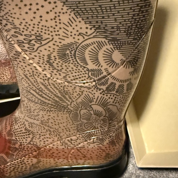 Burberry Tan and Black Very pretty Patterned Women's Rain Boots - Picture 10 of 10
